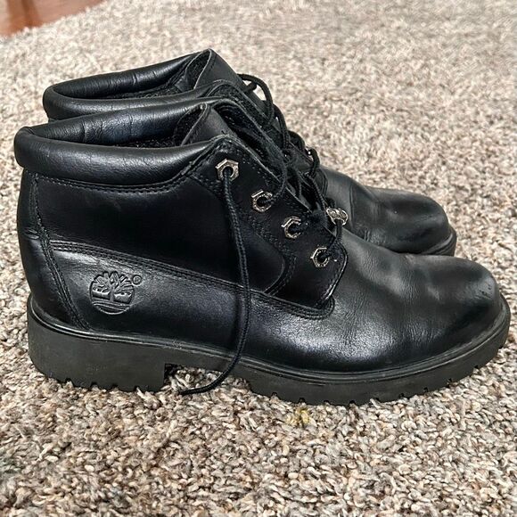 Timberland Women’s Black Boot Nellie Chukka 8.5 Short, Waterproof Preloved Good - Picture 2 of 10